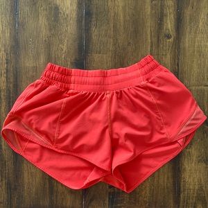 Lululemon Hotty Hot Low-Rise Short 2.5”